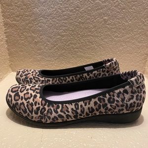 10W Aravon Brown Leopard Abbey Leather Ballet Flat (Wide width)